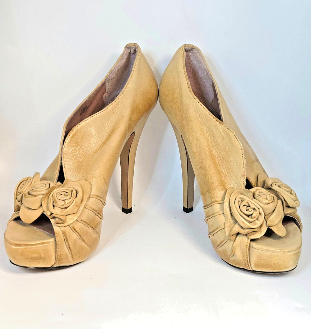 Y2K Distressed Beige Leather Rosette Peep Toe High Heel Pump Vince Camuto